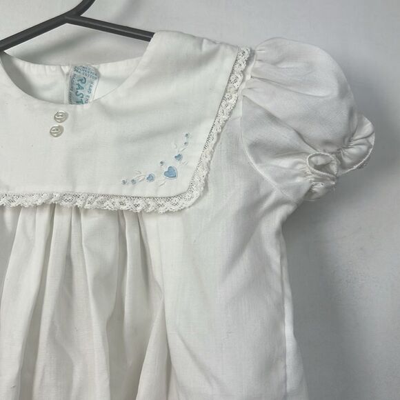 Pastels white bubble romper with bib collar and embroidery EUC size 0-3 m - Picture 3 of 9